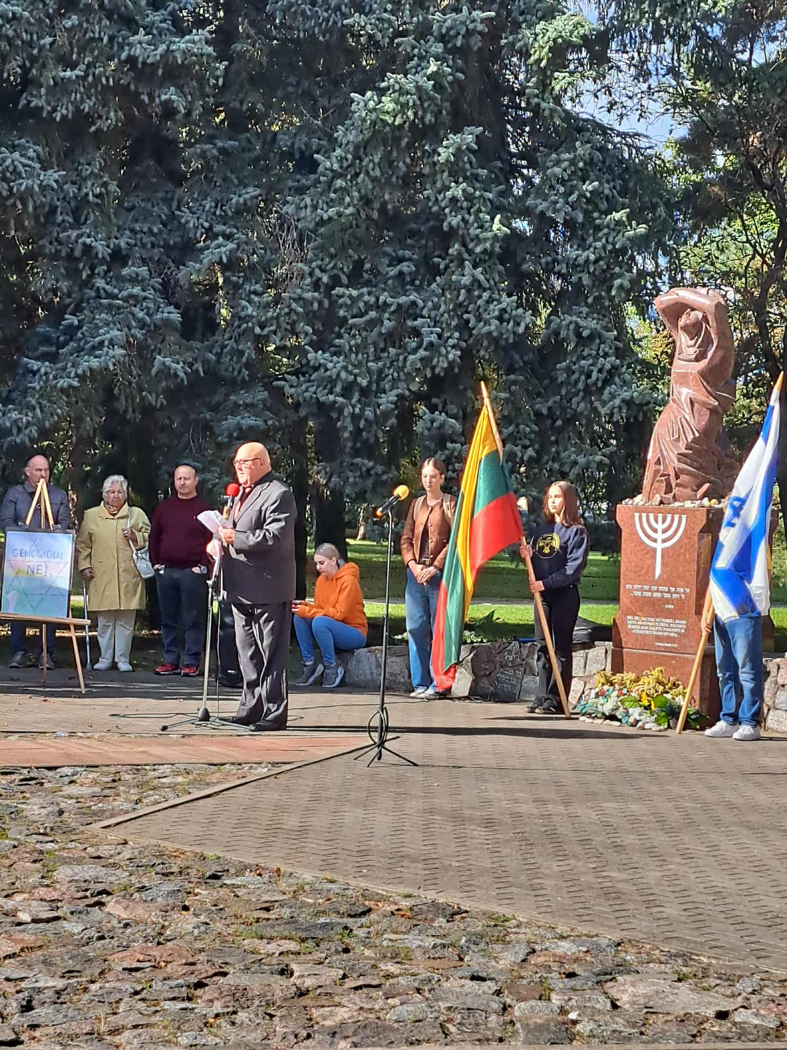 Istorija gyva...