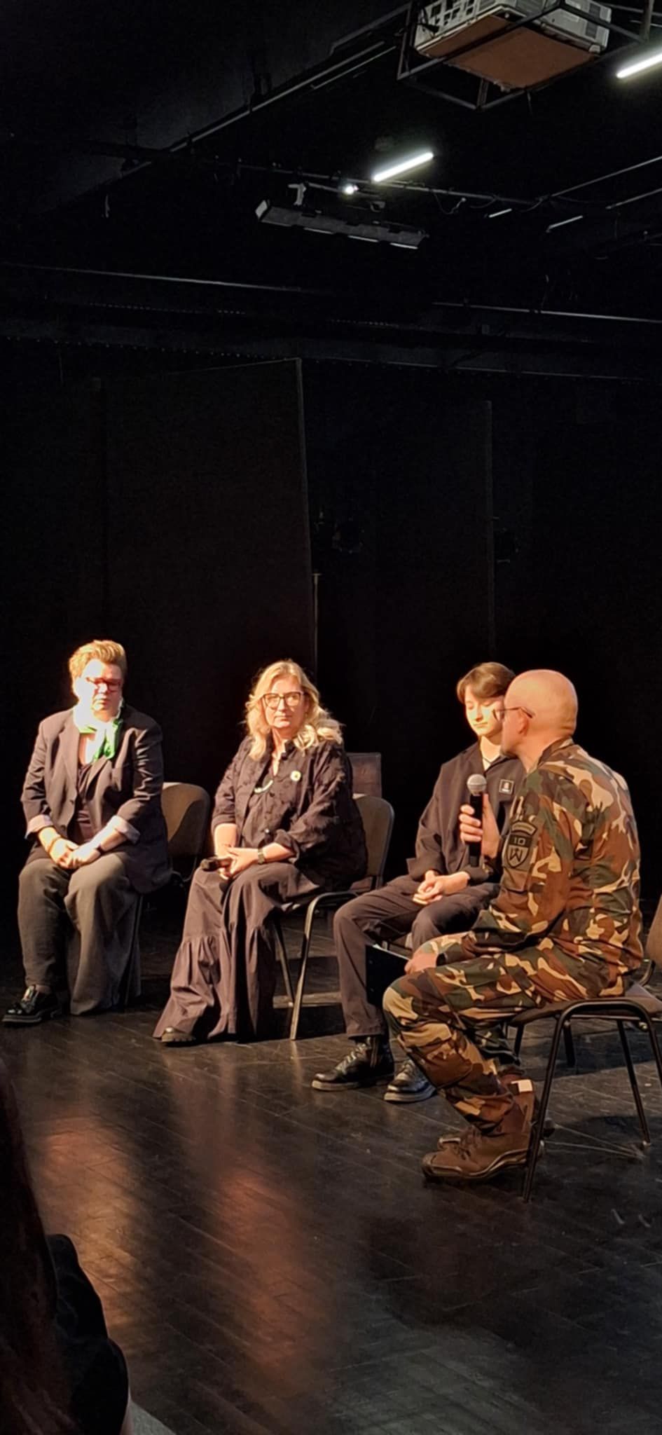 Vilniaus teatro “Lėlė” pastatyto spektaklio “Mergaitė su šautuvu”