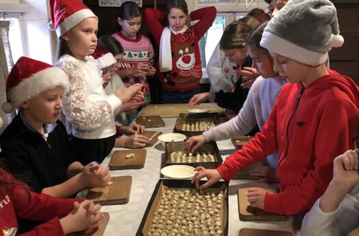 „Prie balto šv. Kūčių stalo“