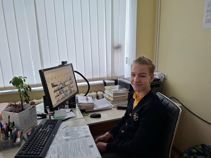 "KNYGOS PADEDA PAŽINTI SAVE IR KITUS".