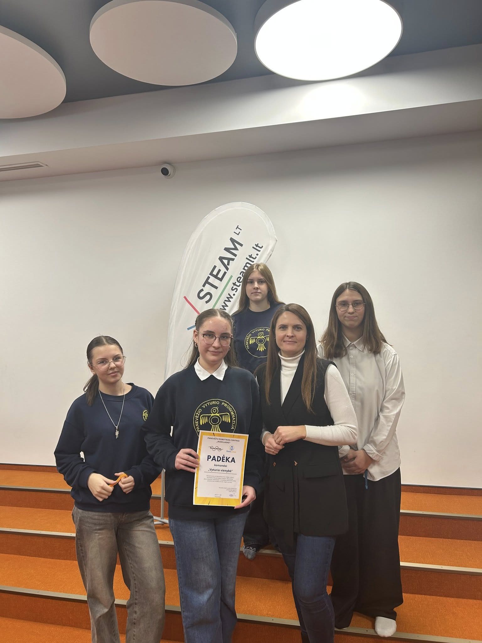 Mokinės iškovojo 2-ąją vietą protų mūšyje