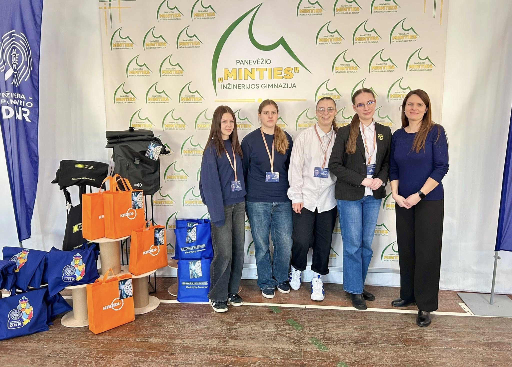 Mokinės iškovojo 5-ąją vietą inžinerijos konkurse