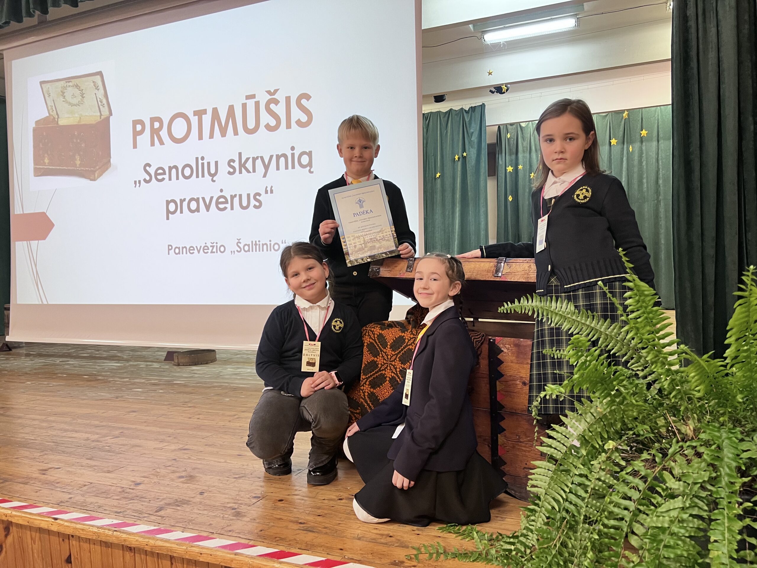 Mokiniai dalyvavo protmūšyje „Senolių skrynią pravėrus“