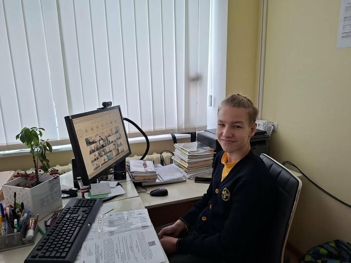 "KNYGOS PADEDA PAŽINTI SAVE IR KITUS".