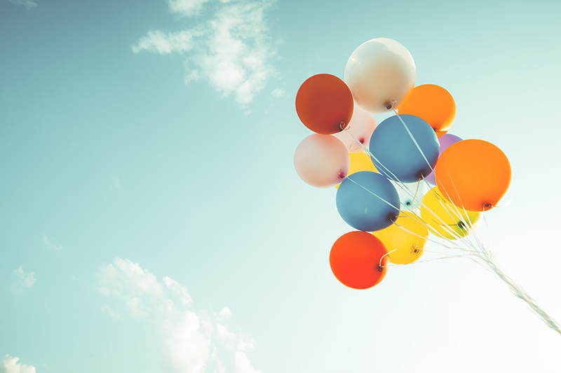 Džiaugiamės ir sveikiname